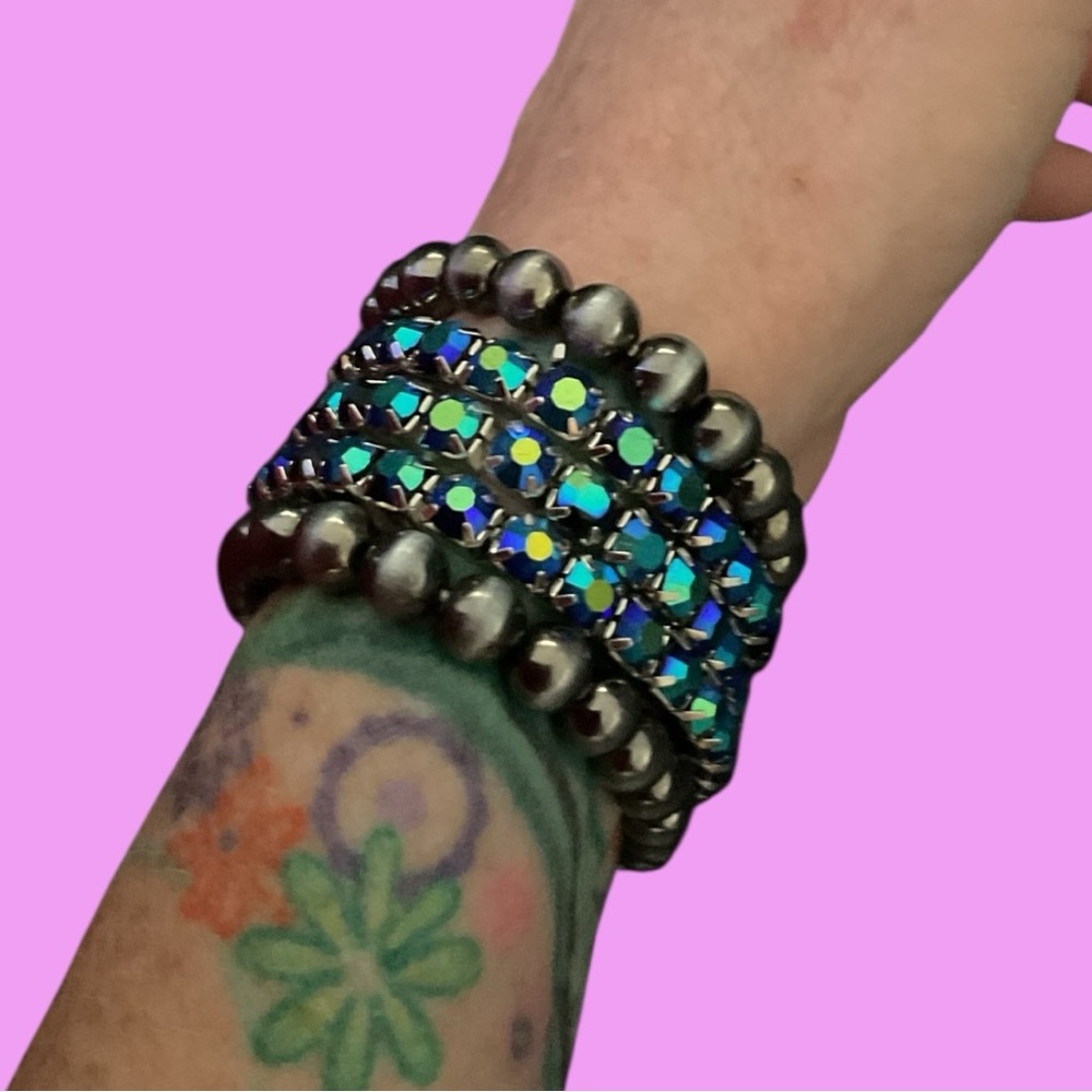 NWT Iridescent Blues Crystal and Hematite Style Bead Stretch Bracelet Set